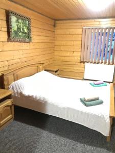 a bedroom with a bed in a wooden cabin at Trembita готель in Yablunytsya