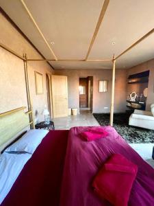 Postel nebo postele na pokoji v ubytování Villa Marrakech piscine privée vue sur Golf&Atlas