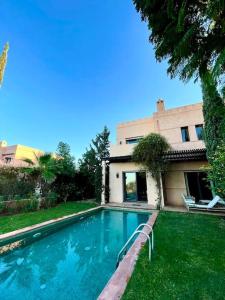 Bazén v ubytování Villa Marrakech piscine privée vue sur Golf&Atlas nebo v jeho okolí