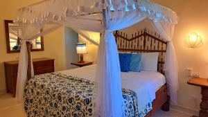 Ένα ή περισσότερα κρεβάτια σε δωμάτιο στο Tembo Beach Cottage +19 φωτογραφίες