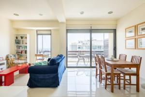Posezení v ubytování Zenios Rafina - Sea View Rental with Easy Access to the Islands