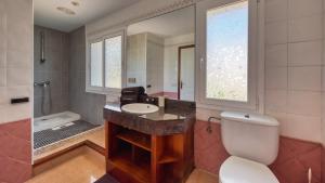 Et badeværelse på Costacabana - Villa Valentina + 14 billeder