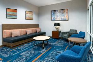 Ruang duduk di Hampton Inn Charlotte Uptown