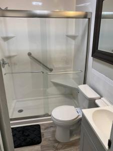 Ванна кімната в Downtown Hidden Gem