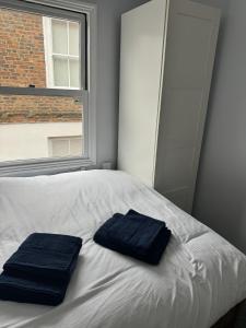 Ein Bett oder Betten in einem Zimmer der Unterkunft Windsor Wine and Dine