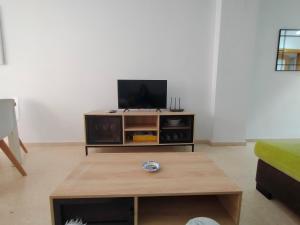 TV a/nebo společenská místnost v ubytování ACV - Bahia Park-1ª linea planta 2 frontal