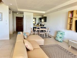 Khu vực ghế ngồi tại Idyllic Beach Apartment