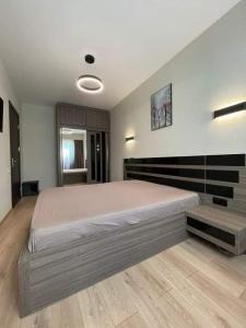 Ένα ή περισσότερα κρεβάτια σε δωμάτιο στο Crystal Residence Apartment 224