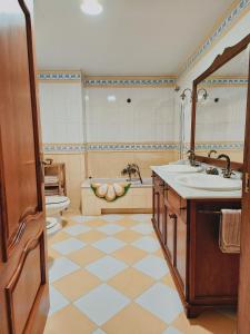 a bathroom with a sink and a toilet and a tub at Casa de Gaia in Alicante