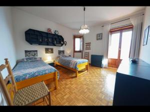 a living room with two beds and a table at Cottage love Rivisondoli by FH in Rivisondoli