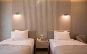 Postel nebo postele na pokoji v ubytování Nile Club hotel