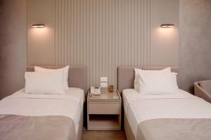 Postel nebo postele na pokoji v ubytování Nile Club hotel