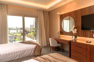 Postel nebo postele na pokoji v ubytování Nile Club hotel