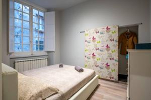 ジェノヴァにあるCuore bluの小さなベッドルーム(ベッド1台、窓付)