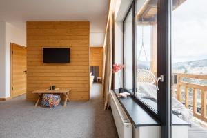 TV a/nebo společenská místnost v ubytování Yo Hotel