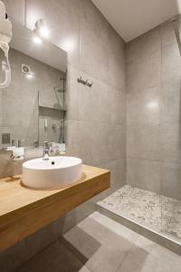 Koupelna v ubytování Yo Hotel