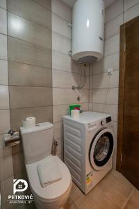 Koupelna v ubytování Petković apartmani 87