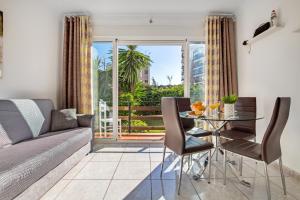 Posezení v ubytování Sol Montemar 10 by IVI Real Estate