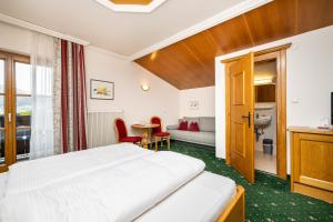 Rúm í herbergi á Pension Kreuzer