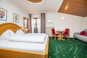 Rúm í herbergi á Pension Kreuzer