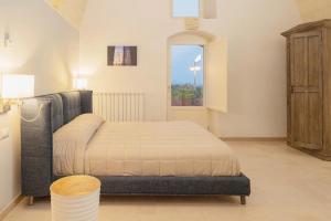 Ein Bett oder Betten in einem Zimmer der Unterkunft La volpe e l'uva Dimore