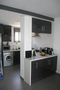 Kuchyň nebo kuchyňský kout v ubytování Apartment OasisBeach La Zenia