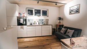 Kuchyňa alebo kuchynka v ubytovaní Apartment Lola