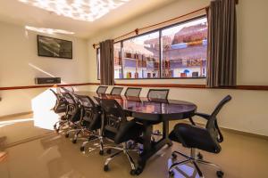 a conference room with a table and chairs at Hotel Pejelagarto in Bacalar
