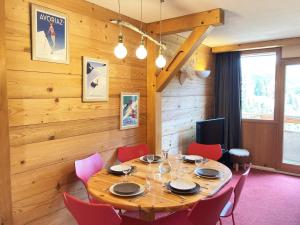 a dining room with a table and red chairs at Appartement Avoriaz, 2 pièces, 6 personnes - FR-1-634-60 in Avoriaz