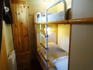 a couple of bunk beds in a room at Appartement Avoriaz, 2 pièces, 6 personnes - FR-1-634-60 in Avoriaz
