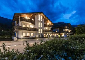 Nespecifikovaný výhled na hory nebo výhled na hory při pohledu z hotelu