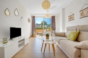 Televízia a/alebo spoločenská miestnosť v ubytovaní Vistamarina A108 by IVI Real Estate