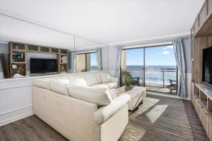 صورة لـ Oceanfront 2 Bedroom Modern Beach Condo w Pool في آوشين سيتي