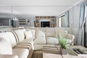 صورة لـ Oceanfront 2 Bedroom Modern Beach Condo w Pool في آوشين سيتي +45 صورة