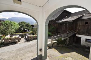 Pemandangan umum gunung atau pemandangan gunung yang diambil dari hotel