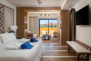 TV a/nebo společenská místnost v ubytování Ocean Coral & Turquesa All Inclusive