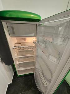 Кухня или мини-кухня в Yuki's Place - Central Design Apartment - Vienna Trade Fair - WU Campus - Downtown - Subway
