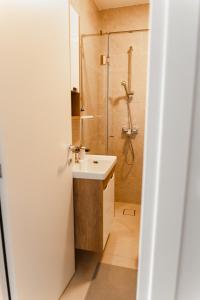 Un baño de Apartmani Jezero Divčibare 27 fotos más