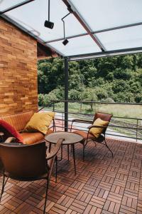 Μπαλκόνι ή βεράντα στο The Loft / Hill View Modern Apartment