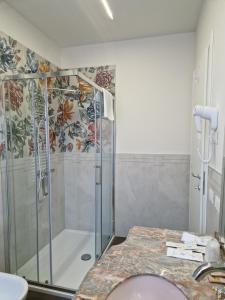 a bathroom with a shower and a sink at Casa Antelami in Salsomaggiore Terme