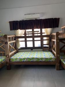 two bunk beds in a room with a window at El Hotel De La Tía in San Bernardo del Viento