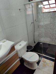 Aconchegante Apartamento em Ouro Preto的一间浴室