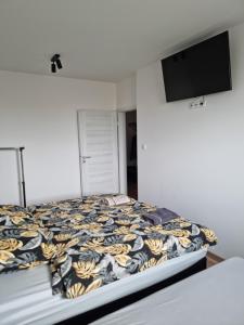 Ένα ή περισσότερα κρεβάτια σε δωμάτιο στο Perłowy Apartament +2 φωτογραφίες