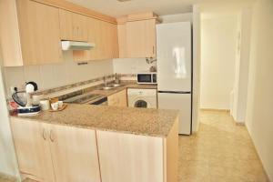 Kuchyň nebo kuchyňský kout v ubytování Apartamento Playa Xilxes