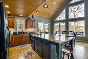 A kitchen or kitchenette at Wintergreen Resort Home Close to Slopes and Trails
