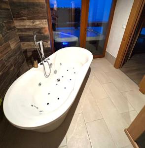 A bathroom at Chalet Jasná Wellness Apartment Saskia jacuzzi & sauna