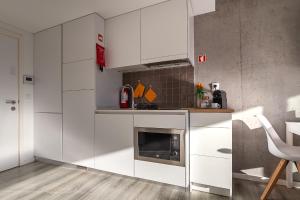 A kitchen or kitchenette at Felicidade Aveiro Apartment by Home Sweet Home Aveiro