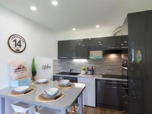 Dapur atau dapur kecil di Appartement Saint-Lary-Soulan, 1 pièce, 4 personnes - FR-1-296-468