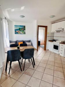 Kuchyňa alebo kuchynka v ubytovaní Apartman Meerblick