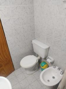 Bilik mandi di Departamento en Las Grutas +8 gambar